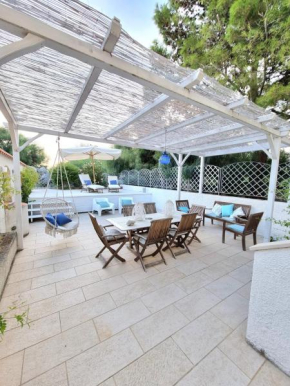 VISTA MARE Su tre piani con giardino Falerna